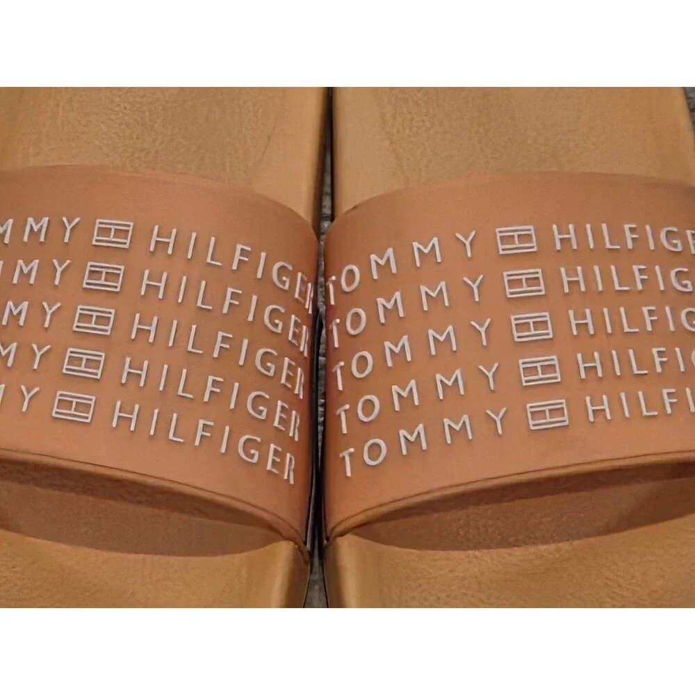 Tommy Hilfiger Esco-C slide sandals featuring a high relief logo strap -Size 10M